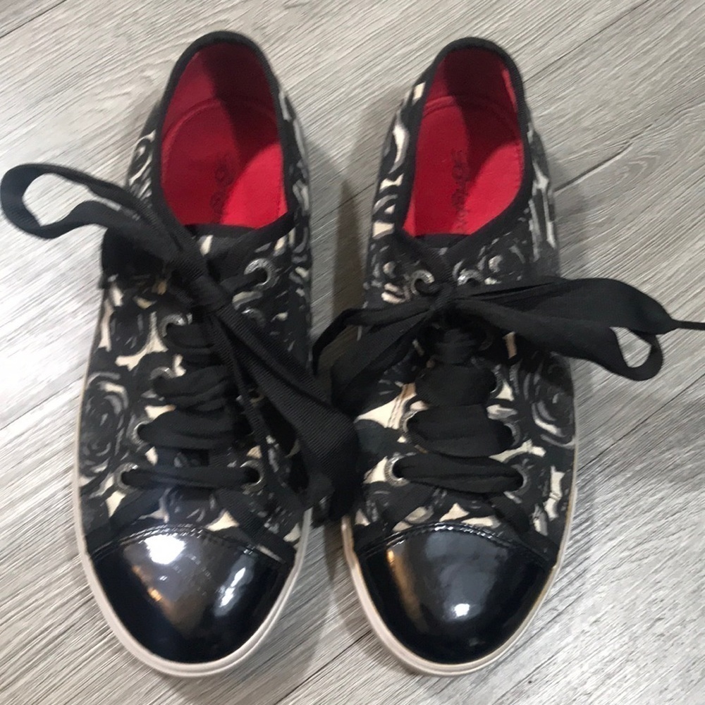 Brighton “Sketch” Cream & Black Floral‎ Fashion Sneakers size 7.5